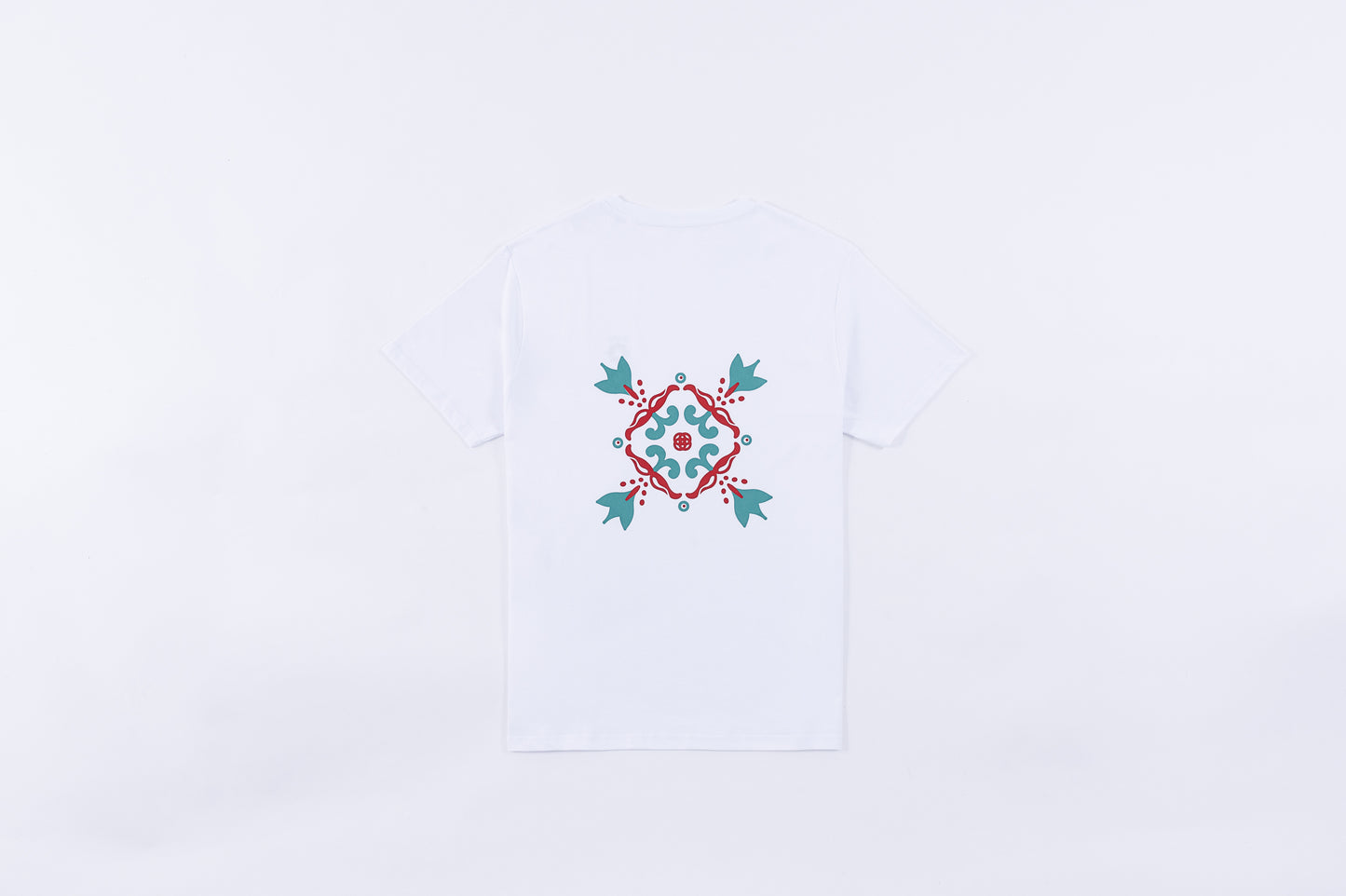Diseño trasero de azulejo sobre camiseta de manga corta unisex color blanco