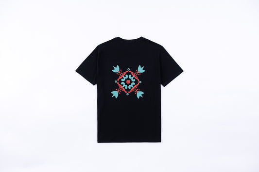 Diseño trasero de azulejo sobre camiseta de manga corta unisex color negro