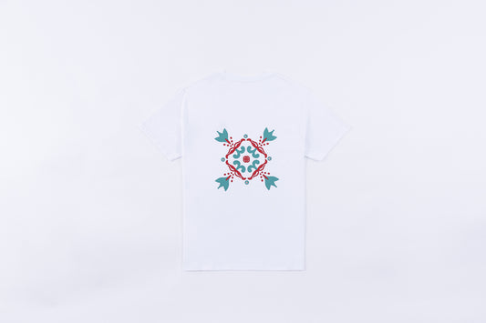 Diseño trasero de azulejo sobre camiseta de manga corta unisex color blanco